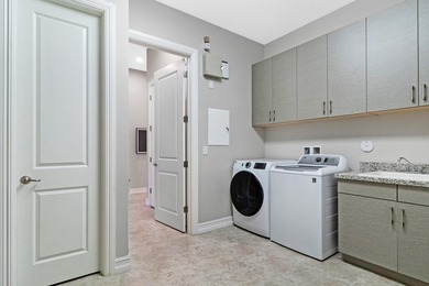 Flexible 4-bedroom home with a large guest suite/office that - photo 47