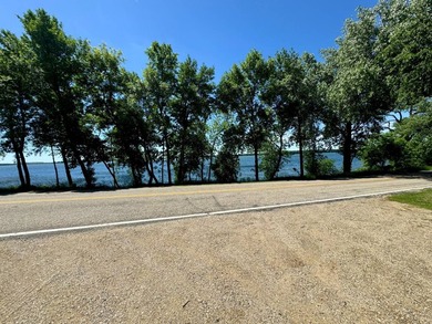 Back lot year-round home on the North Side of Roy Lake in - photo 51