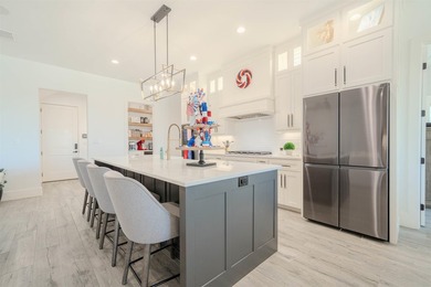 Welcome to elevated living in this stunning custom-built home - photo 2