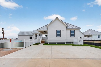 Property Description: Spoonbill Bay is a luxury bay side home - photo 1