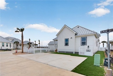 Property Description: Spoonbill Bay is a luxury bay side home - photo 2