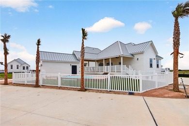 Property Description: Spoonbill Bay is a luxury bay side home - photo 3