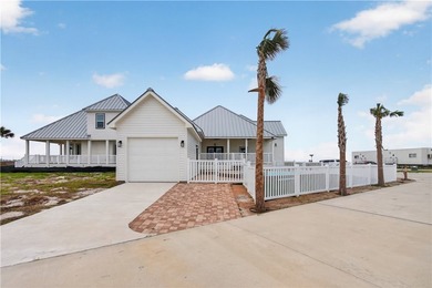 Property Description: Spoonbill Bay is a luxury bay side home - photo 4