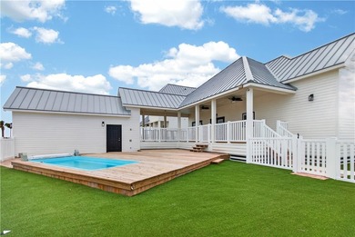 Property Description: Spoonbill Bay is a luxury bay side home - photo 10