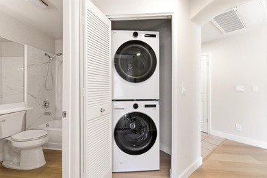 Beautifully updated 2 bd/2 ba condo in the desirable Redwood - photo 16