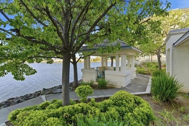 Beautifully updated 2 bd/2 ba condo in the desirable Redwood - photo 28