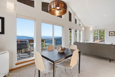 This extraordinary 21-acre mountain retreat offers panoramic - photo 8