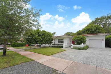 Completely remodeled 3/2 Coral Gables home on charming Catalonia - photo 24