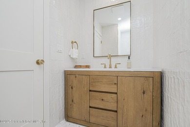 Welcome to 645 Carroll Street! This stunning and impeccably - photo 37