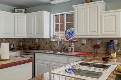 This beautiful maintained 2-bedrom, 2.5 bath home with a 2-car - photo 6