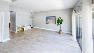 Welcome to this beautiful tri-level townhome condo featuring 3 - photo 11