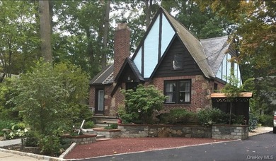 3 CRESTWOOD PLACE - MINT COLONIAL ON A WONDERFUL QUIET BLOCK - photo 2