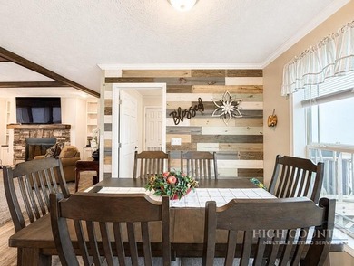 Experience an ideal blend of modern comfort and mountain living - photo 7