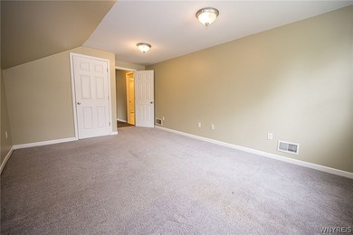 Welcome to 45 Sunset Creek Drive in West Seneca! This spacious - photo 22