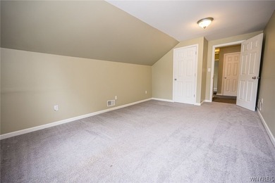 Welcome to 45 Sunset Creek Drive in West Seneca! This spacious - photo 23