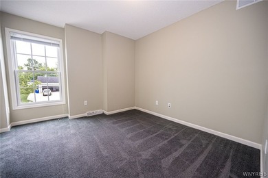 Welcome to 45 Sunset Creek Drive in West Seneca! This spacious - photo 26