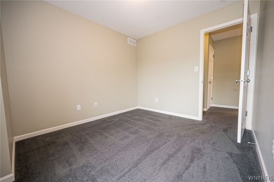 Welcome to 45 Sunset Creek Drive in West Seneca! This spacious - photo 28