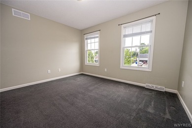Welcome to 45 Sunset Creek Drive in West Seneca! This spacious - photo 31
