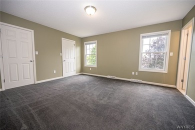 Welcome to 45 Sunset Creek Drive in West Seneca! This spacious - photo 33