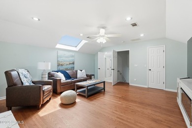 Ooo la la! Newly Renovated, Open Concept and a SHOW STOPPER! - photo 34