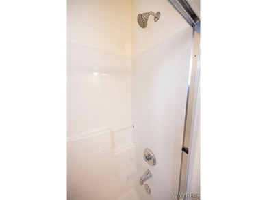 Welcome to 45 Sunset Creek Drive in West Seneca! This spacious - photo 36