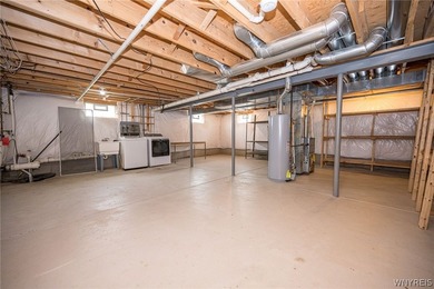 Welcome to 45 Sunset Creek Drive in West Seneca! This spacious - photo 37