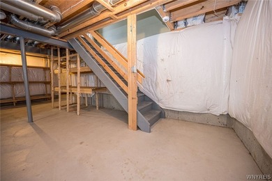 Welcome to 45 Sunset Creek Drive in West Seneca! This spacious - photo 38