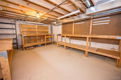Welcome to 45 Sunset Creek Drive in West Seneca! This spacious - photo 40