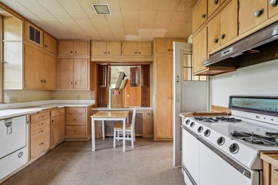 Set on a charming, tree-lined street in the heart of Fox Point - photo 9