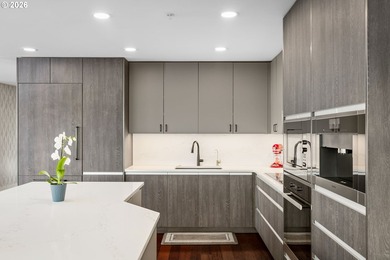 Experience penthouse living in the John Ross with this fully - photo 15