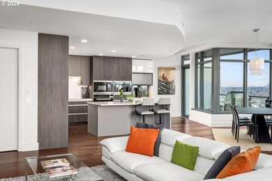 Experience penthouse living in the John Ross with this fully - photo 16