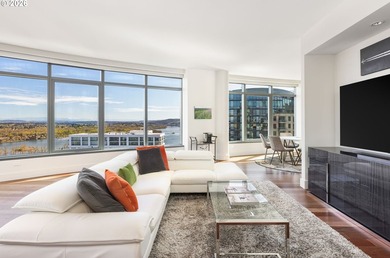 Experience penthouse living in the John Ross with this fully - photo 19