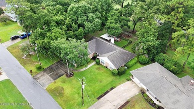 Nestled on the 3rd tee of the Pines Golf Course in Diamondhead - photo 30