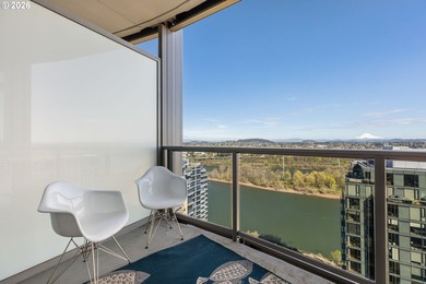 Experience penthouse living in the John Ross with this fully - photo 33