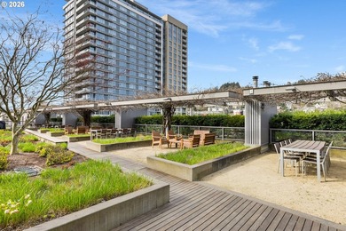 Experience penthouse living in the John Ross with this fully - photo 34