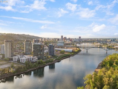 Experience penthouse living in the John Ross with this fully - photo 36