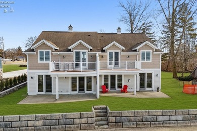 Experience luxury waterfront living at its finest in this - photo 3