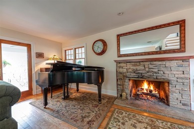 Enjoy breathtaking views overlooking Huntington Bay from this - photo 11