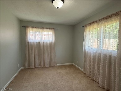 Welcome to this beautiful move-in-ready 3 bedroom 2 bath 1761 sq - photo 27