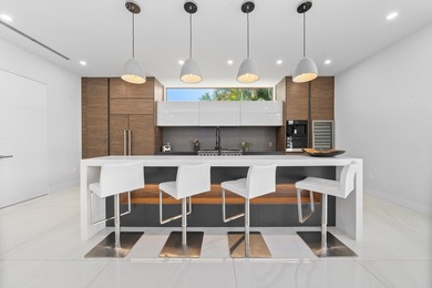Experience unparalleled modern waterfront luxury in prestigious - photo 12