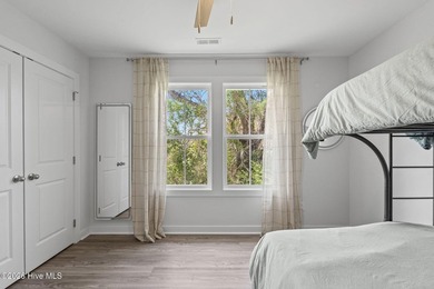 Just minutes from downtown Wilmington, this iconic coastal row - photo 10