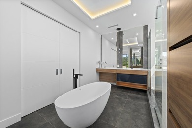 Experience unparalleled modern waterfront luxury in prestigious - photo 37