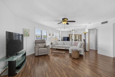 ACCEPTING BACK-UP OFFERS. Take Elevator t0 TOP FLOOR 2BR/2BA - photo 23