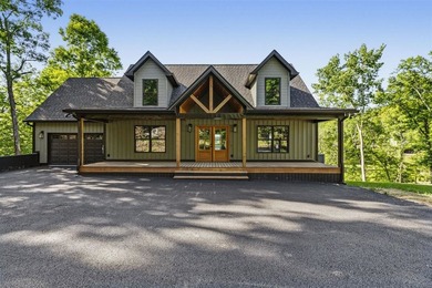 Year-round lake views, a private dock, and enough space for the - photo 1