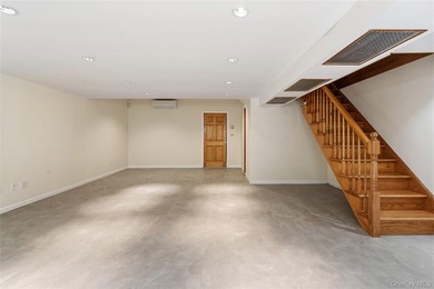 Welcome home to this beautiful Wolosoff Brothers Townhome on - photo 30