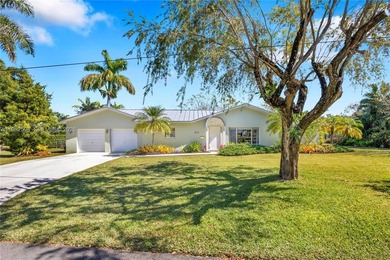 (private lake, pond, coastal) Home For Sale in Pinecrest Florida