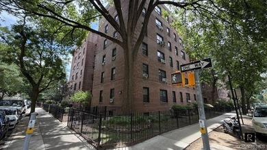Welcome to this beautifully maintained 2-bedroom apartment in - photo 21
