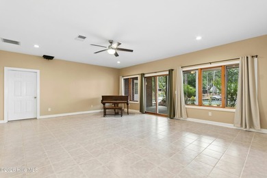 This gorgeous lakefront home is located at the end of a quiet - photo 40