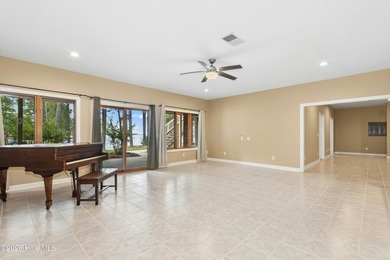 This gorgeous lakefront home is located at the end of a quiet - photo 41
