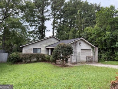 Lake Home For Sale in Warner Robins, Georgia